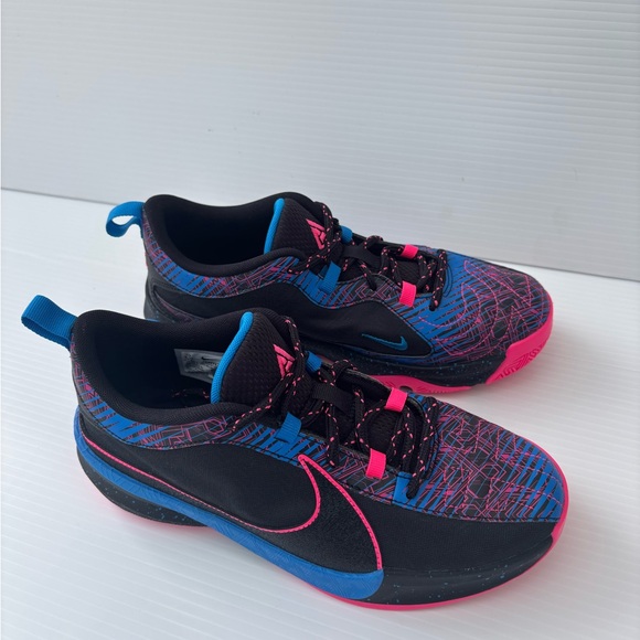 Nike Freak SE GS Giannis Emerging Powers Kids Youth Basketball